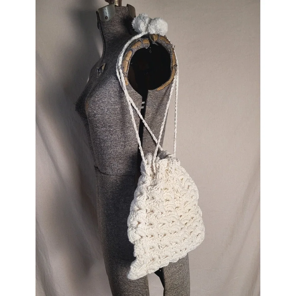 Vintage 60s 70s Boho Crocheted‎ Knit White Shoulder Bag Drawstring Pouch